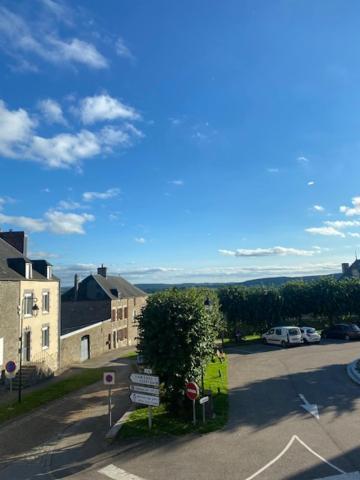 Panorama Sur Le Chateau De Carrouges Apartment Exterior photo